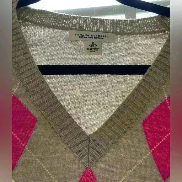 Banana Republic Merino Extra Fine Wool Small Pink White Tan Argyle via Neck - Picture 4 of 8